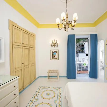 Flavio Gioia Apartahotel 4*