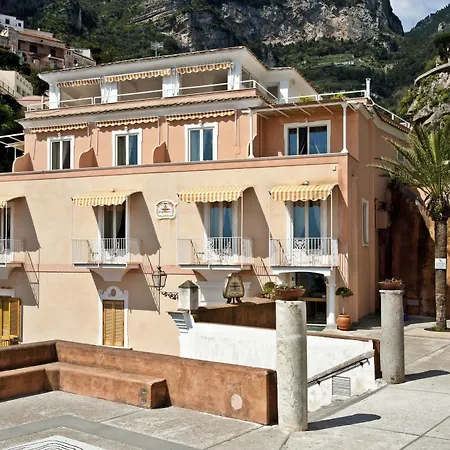 Flavio Gioia Apartahotel 4*