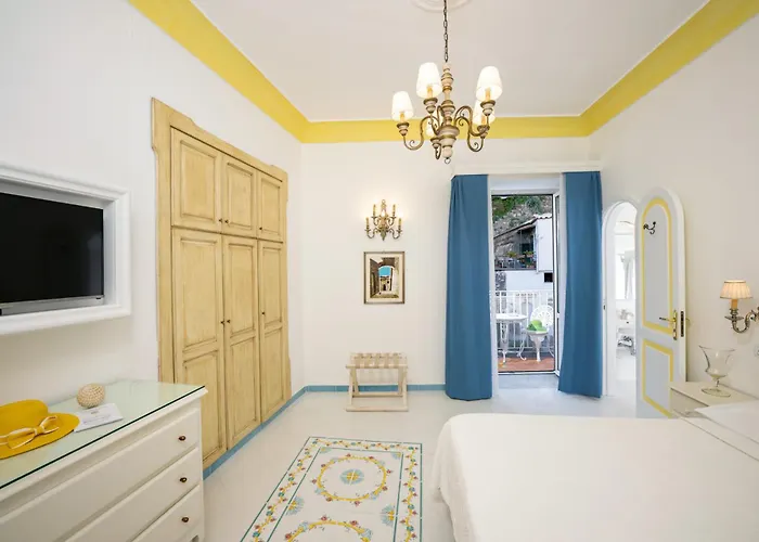 Flavio Gioia Aparthotel 4*