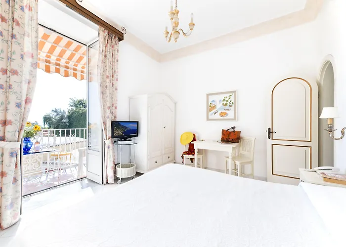 플라비오 조이아 4*