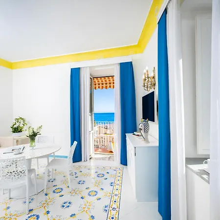 Flavio Gioia Apartahotel 3*