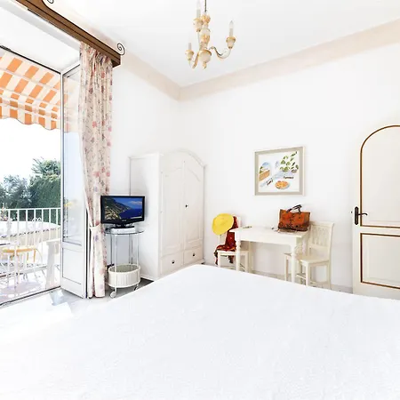 Flavio Gioia Apartahotel 3*