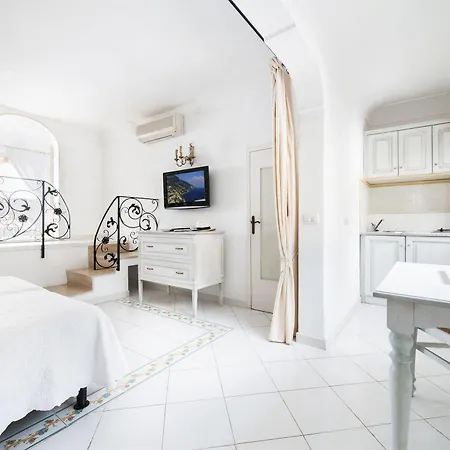 Flavio Gioia Apartahotel 3*
