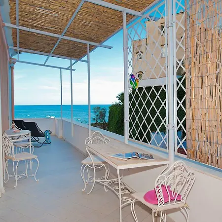 Flavio Gioia Apartahotel